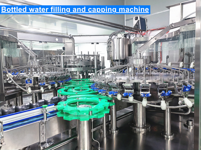 Progetto chiavi in ​​mano della linea del processo di produzione dell'acqua in bottiglia